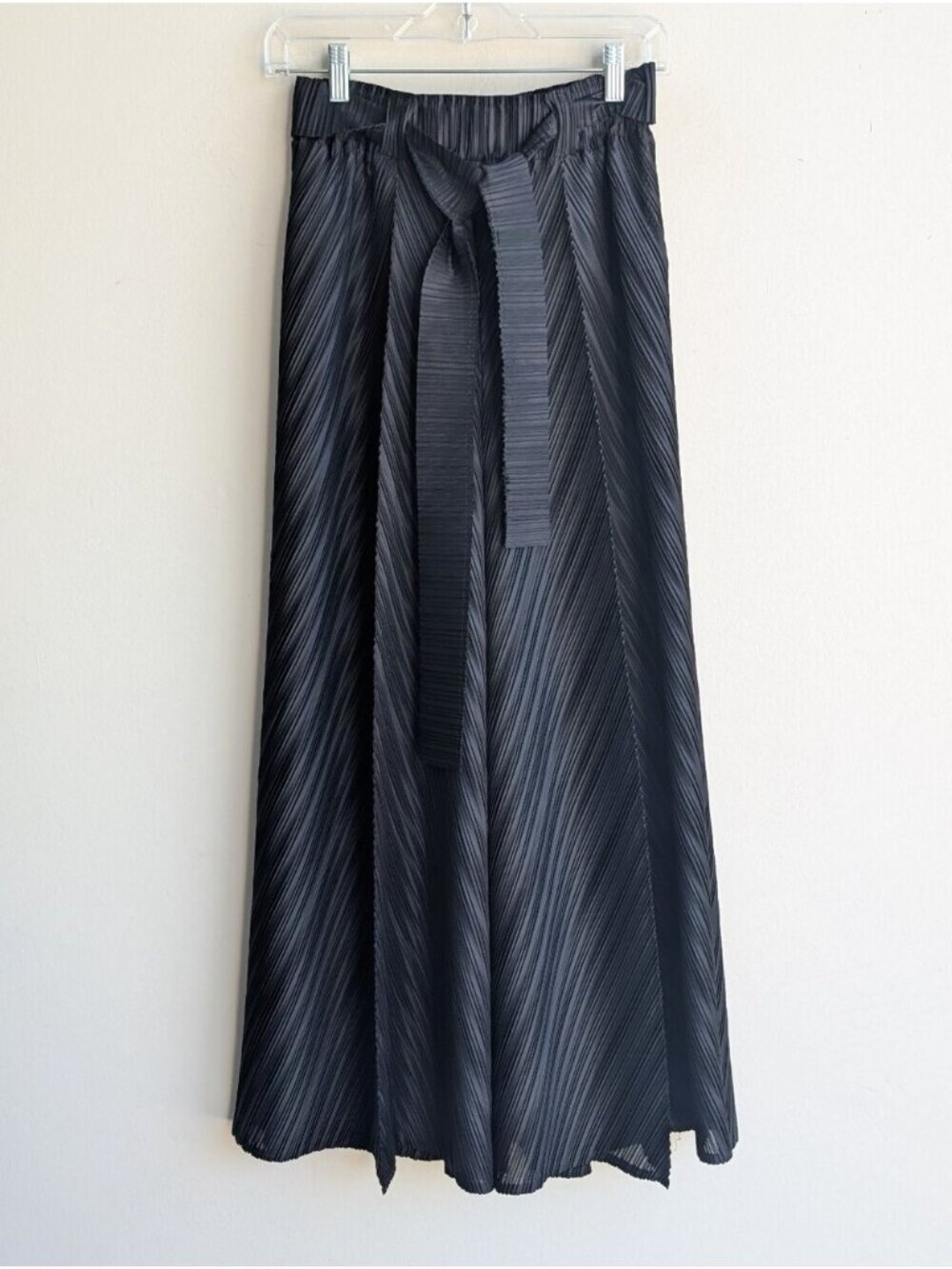 Black Pleated Wide Leg Belted Culottes Pants with Tie Waist